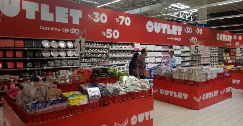 Market içinde outlet mağaza açtı